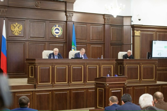 Уполномоченный по правам ребенка в Карачаево-Черкесской Республике Алакаева Мария Юрьевна стала участником очередной 16-й сессии Парламента КЧР.