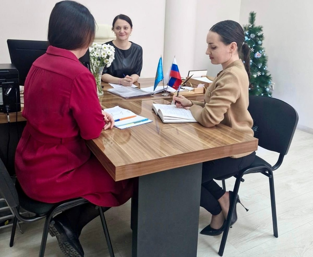 Рабочая встреча с сотрудником Центра по противодействию экстремизму Министерства внутренний дел по Карачаево-Черкесской Республике.